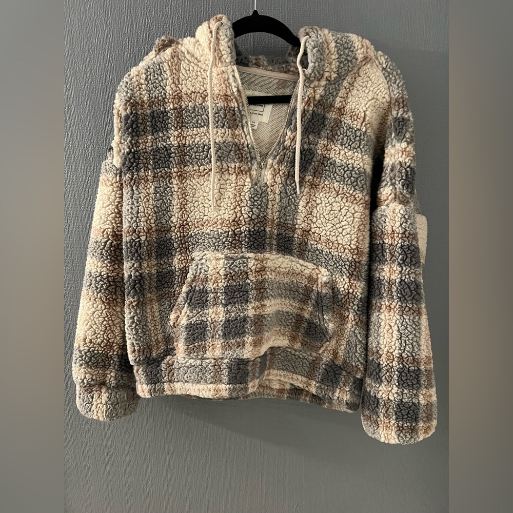 women's plaid pullover, worn once, excellent condition, size medium